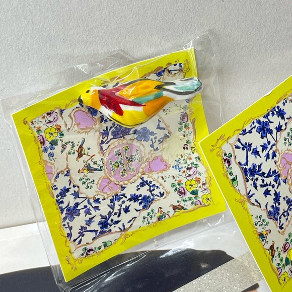 (new+tag) Tory Burch RARE bird brooch pin, porcelain painted + gold hard… - Picture 8 of 9